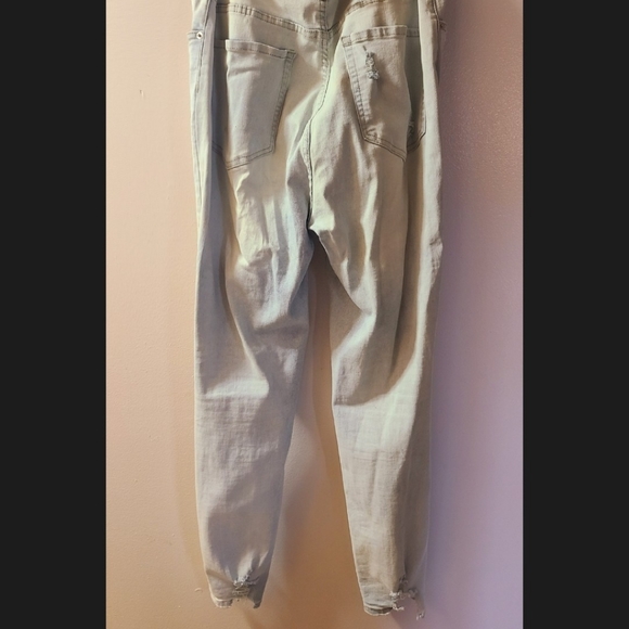 Woman's jeans - Picture 2 of 3